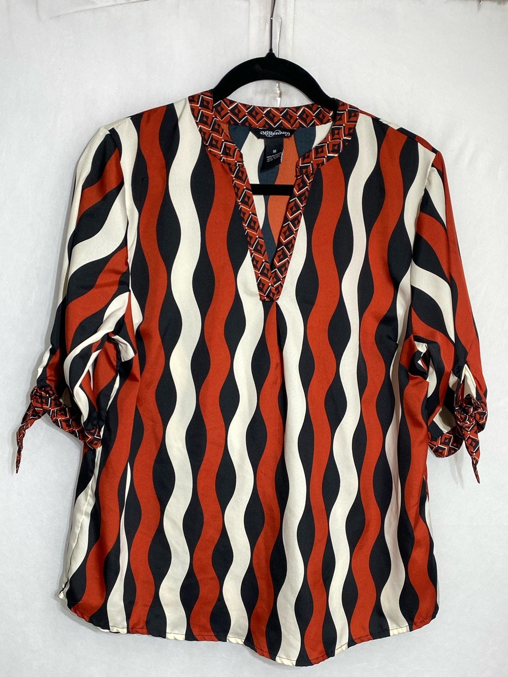 Wavy Stripe S med Split-Neck Tunic in Brick Red, Black